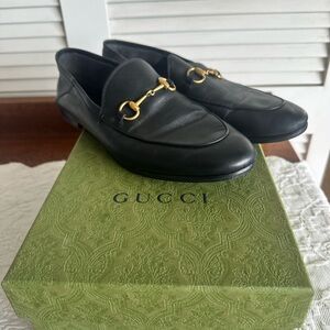 Gucci Black Leather Loafers with Horsebit Detail and Optional Mule Feature!